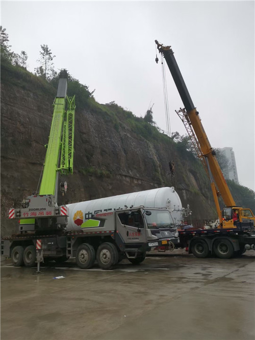 天山区“不怕风雨冻”—— 吊车的 “恶劣环境适应” 技术